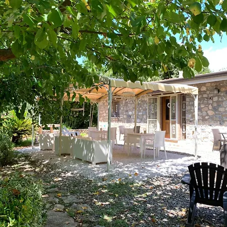 I Suoni Di Valle Martina Bed & Breakfast 3*