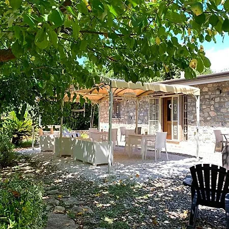 Acomodação com café da manhã  I Suoni Di Valle Martina